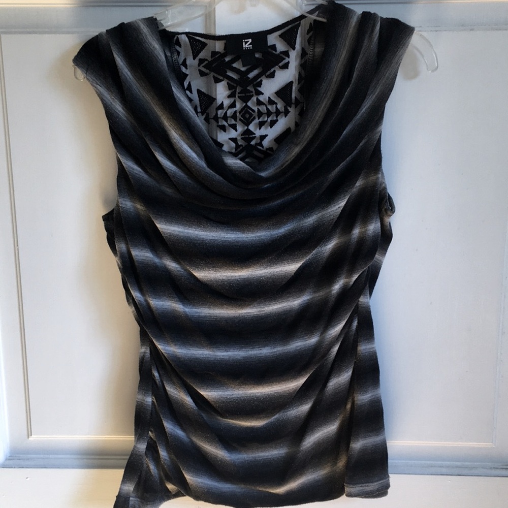 Dressy casual women’s scoop neck blouse size L